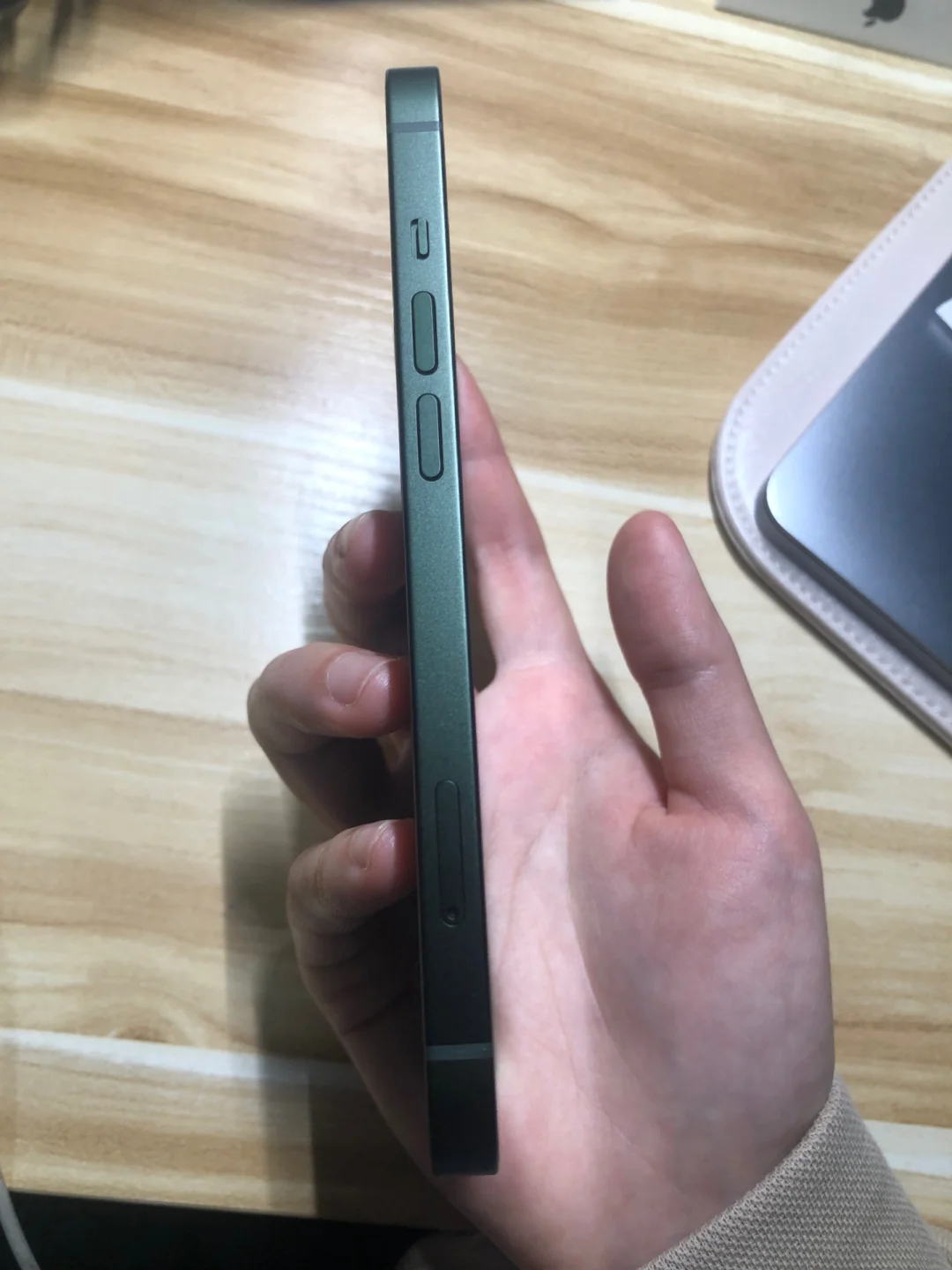 苹果瑕疵版盖板苹果手机屏幕破碎如何查盖板编码-第2张图片-太平洋在线下载